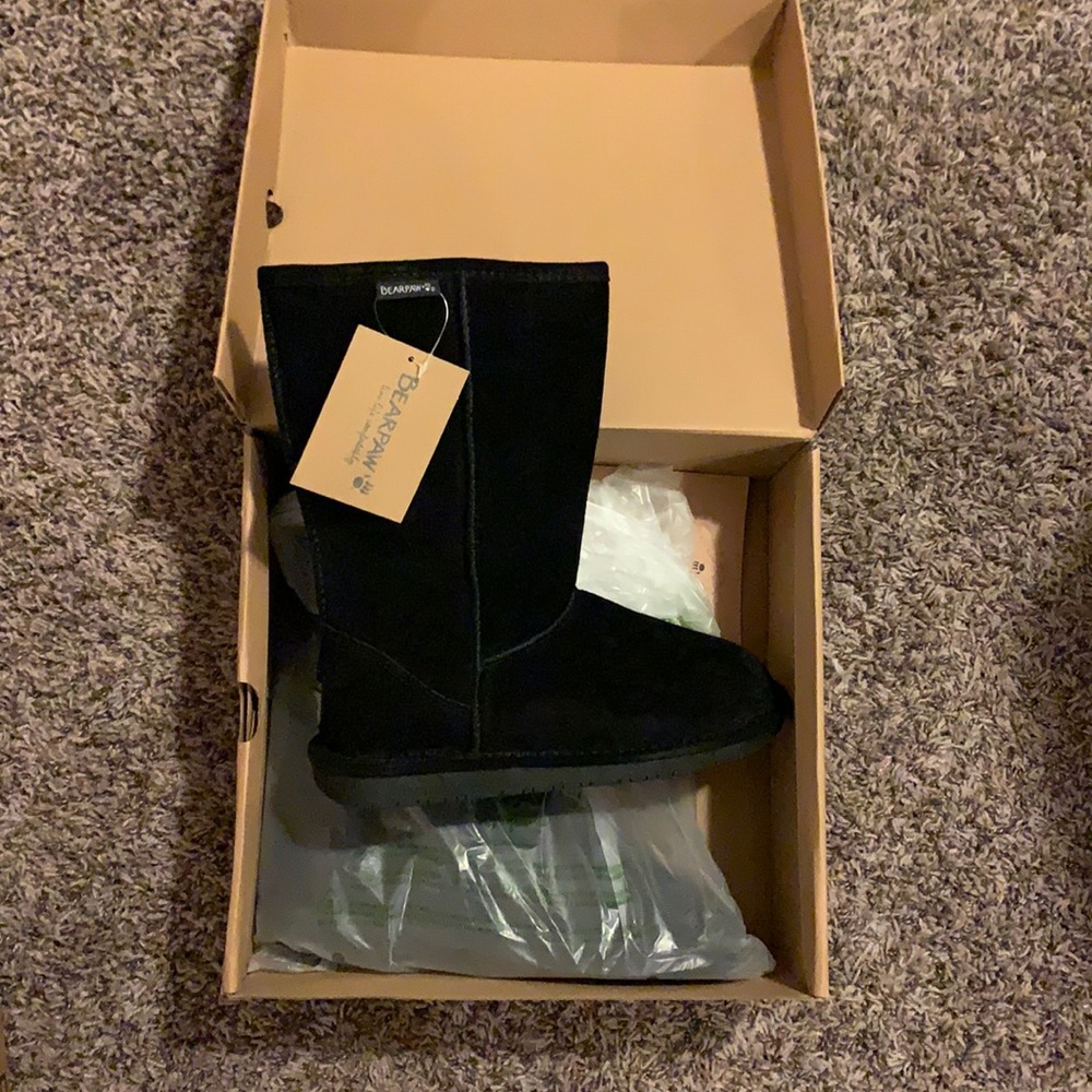 Black Women’s Size 9.5 Bearpaw Boots
